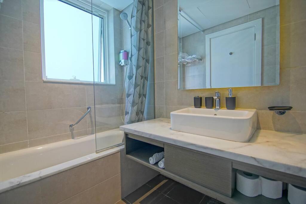 Luxury Hotel Apartment With A Canal View Dubaj Zewnętrze zdjęcie